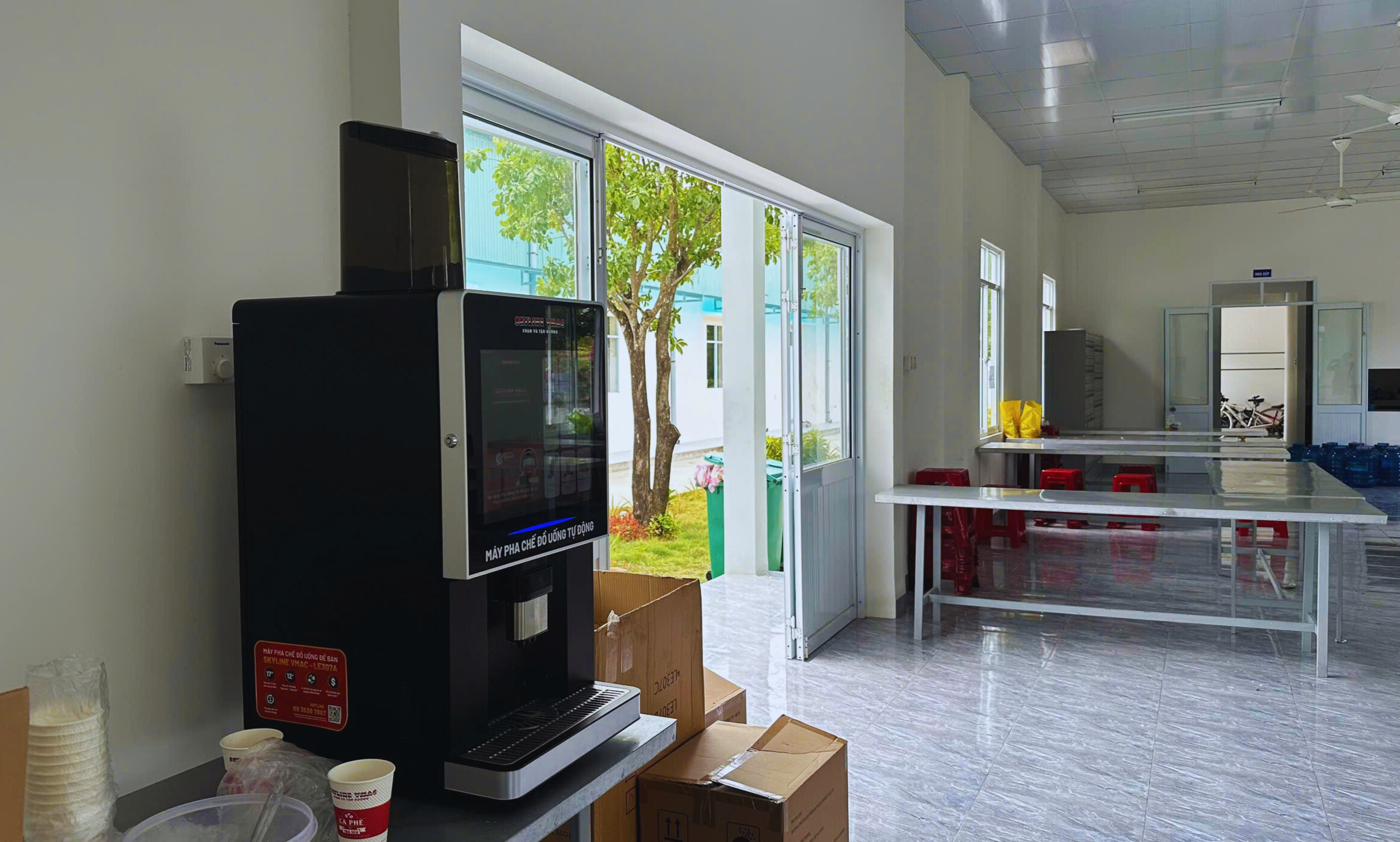 Giải pháp FnB XANH - Máy pha chế nước uống tự động